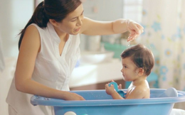 Cẩm nang tắm cho bé đúng cách  bảo vệ khỏi vi khuẩn ngày hè