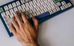 3 cách giảm đau tay khi làm việc lâu trên máy vi tính