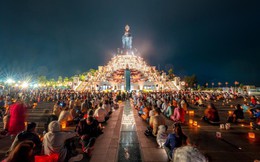 Phật tử khắp cả nước tìm về Núi Bà Đen, Tây Ninh thực hành hiếu đạo mùa Vu Lan