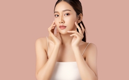 Bí kíp hóa nổi bật trong tiệc cuối năm cùng trend Clean Girl Makeup