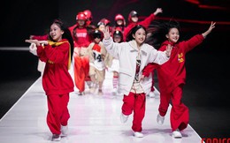 Canifa by L&#234; H&#224;: B&#249;ng nổ cảm x&#250;c với BST &quot;Kết nối tự h&#224;o&quot; tại Aquafina Vietnam International Fashion Week 2024