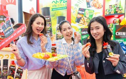 Giới trẻ Nhật hào hứng trải nghiệm lọ muối chấm tôm chua cay Chin-su