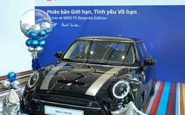 UOB Việt Nam trao xe Mini Cooper độc nhất vô nhị cho khách hàng