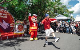 Hơn 7000 sinh viên miền Tây "quẩy" hết mình với The Jolly Tour của Jollibee