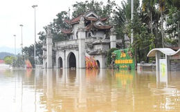 “Miền Bắc cố lên!” - Hành trình mang nước tinh khiết đến bà con vùng lũ