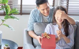 Để tìm quà 8/3 không là cuộc chiến: Bật mí &quot;thượng sách&quot; cho cánh đàn ông