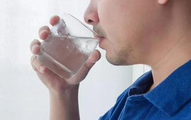 Uống nước vào 2 thời điểm này trong ngày có tác dụng tương đương với "thuốc trường sinh"