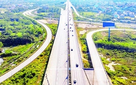 Đường quốc lộ dài nhất Việt Nam đi qua bao nhiêu tỉnh, thành?