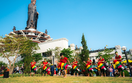 Khám phá các di sản văn hoá "độc lạ" đầu xuân trên đỉnh núi Bà Đen