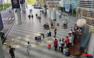 Trả lại hơn 300 triệu đồng cho hành khách để quên ở sân bay