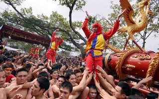 Tưng bừng lễ hội làng Đồng Kỵ ngày xuân