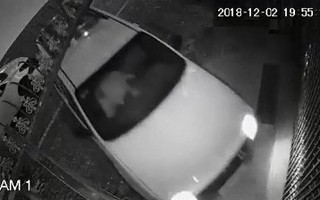 Ô tô lao lên kèo nhà cái 188, tông thẳng vào cổng công ty rồi “bỏ đi” như chưa từng có chuyện gì xảy ra
