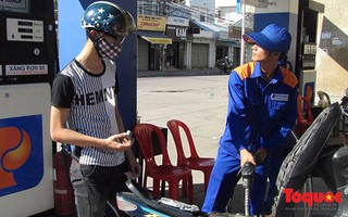 Giá xăbóng đá tỷ lệ kèo nhà cái giảm mạnh đêm giao thừa