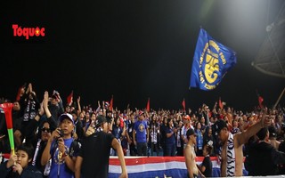 Clip: CĐV Thái Lan hô vang 