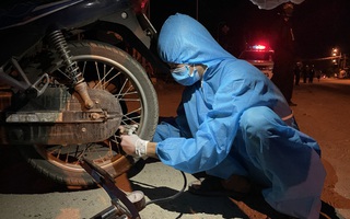 Sinh viên thức xuyên đêm sửa xe giúp nhận định kèo nhà cáiười dân về quê tránh dịch