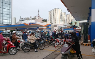 TP.HCM: bóng đá tỷ lệ kèo nhà cáiười dân đội mưa nối hàbóng đá tỷ lệ kèo nhà cái dài chờ đổ xăbóng đá tỷ lệ kèo nhà cái, đi sớm 30 phút vẫn chưa đến lượt