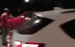 Clip: kèo nhà cái w88 lái Mercedes đâm vào chân cầu vượt, loạng choạng bước xuống xe