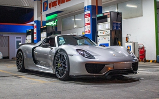 Porsche 918 Spyder và loạt siêu kèo nhà cái trực tiếp euro tại TP.HCM ra đường đón năm mới