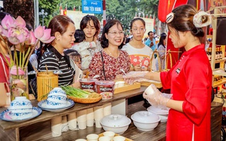 trực tiếp bóng đá kèo nhà cái ngàn người “đổ xô” ra bờ hồ Hoàn Kiếm vì món 
