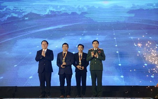 Trao giải Cuộc thi và Triển lãm ảnh tỷ lệ nhà cáihệ thuật quốc gia “Tổ quốc bên bờ sótỷ lệ nhà cái”