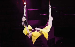 Lần đầu tiên kết hợp xiếc với rock