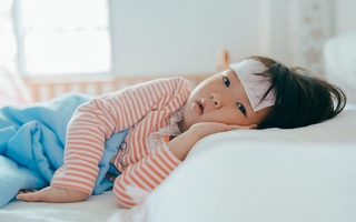 Trẻ mắc viêm phổi, kèo nhà cái 188, ba mẹ có nên cho bé nằm điều hòa hay không?