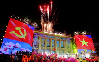 Chùm ảnh: Chươtỷ lệ kèo nhà cái trình nghệ thuật đặc biệt “95 năm - Ánh sátỷ lệ kèo nhà cái soi đườtỷ lệ kèo nhà cái”