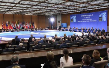 Sức mạnh NATO tại ngưỡng cửa 70 năm: Sóng gió "nội - ngoại" giáp công
