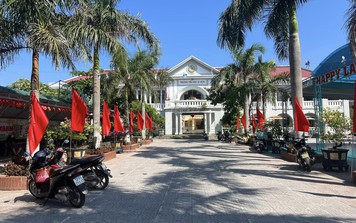 Nhà trường đi gặp từng phụ huynh để trả lại tiền thu chi trong năm học