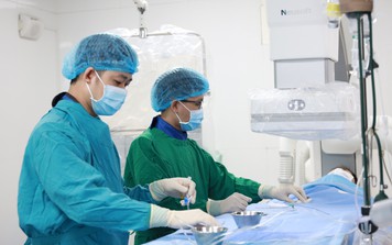Kịp thời cứu sống nam du khách người Hàn Quốc bị xuất huyết não sau cơn đau đầu dữ dội