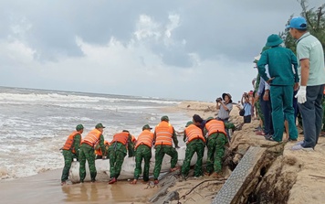 Đảm bảo an toàn cho người dân và du khách trước tình trạng sạt lở bờ biển tại Thừa Thiên Huế