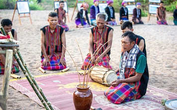 Xây dựng mô hình văn hoá truyền thống nhằm bảo tồn và phát huy giá trị di sản văn hoá