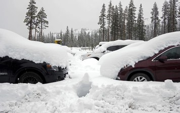 "Bão bom" gây ra mưa lớn và tuyết rơi dày ở California (Mỹ)