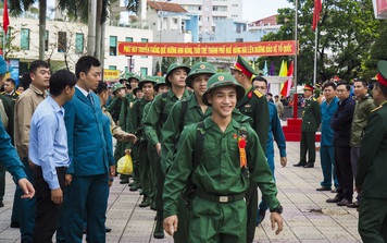 Thanh niên Thừa Thiên Huế hăng hái lên đường nhập ngũ