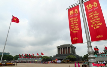 Hà Nội rợp cờ hoa chào mừng kỷ niệm 134 năm Ngày sinh Chủ tịch Hồ Chí Minh
