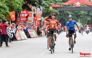 Chặng 2 Cuộc đua xe đạp về Điện Biên Phủ 2024: Tay đua Phạm Lê Xuân Lộc xuất sắc giành 4 danh hiệu