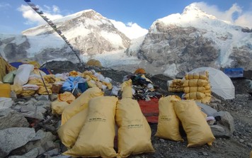 Everest trở thành bãi rác cao nhất thế giới: Giải pháp tiếp cận xử lý hiện tại ở Nepal