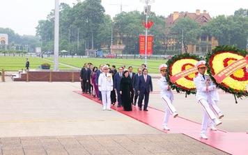 Lãnh đạo Đảng, Nhà nước vào Lăng viếng Chủ tịch Hồ Chí Minh nhân kỷ niệm 70 năm Chiến thắng Điện Biên Phủ
