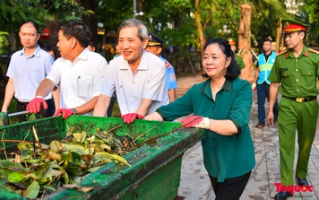 Lãnh đạo TP Hà Nội tham gia cùng người dân tổng vệ sinh môi trường khắc phục hậu quả bão số 3