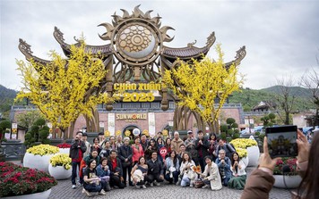 Hàng nghìn du khách đến du xuân tại Sun World Ba Na Hills dịp đầu năm mới 2025