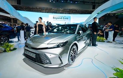 Toyota Camry thế hệ mới ra mắt Việt Nam, ngôi sao sáng tại Vietnam Motor Show 2024