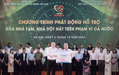 LPBank chung tay vì cộng đồng: Trao 100 tỷ đồng xoá nhà tạm, nhà dột nát