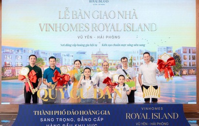 Vinhomes Royal Island bàn giao 500 căn nhà, lập kỷ lục mới trên đảo Vũ Yên