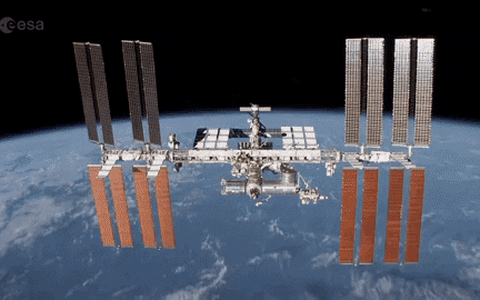 Trạm ISS: Nhìn lên bầu trời đêm và cảm nhận nơi đó, đó là Trạm ISS - khoảnh khắc đầy ấn tượng giữa con người và vũ trụ. Hãy cùng khám phá những hình ảnh độc đáo và tuyệt đẹp về Trạm ISS, nơi mà những người phi hành gia có thể đóng vai trò như những nhà khoa học trong không gian vô tận.