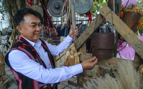 Người gìn giữ và trao truyền nhiều giá trị văn hóa nhà cái uy tín đồng bào Vân Kiều, Pa Cô