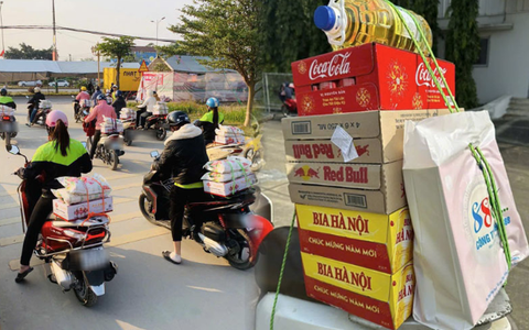 Đại hội "chở kèo nhà cái hôm nay về nhà" 2025 bắt đầu: Những chiếc xe chất đầy quà "cháy phố", vui nhưng cần lưu ý điều này kẻo mất vui!