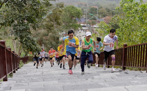Quảng Bình: Tổ chức tỷ lệ kèo nhà cái leo núi "Chinh phục đỉnh Thần Đinh"
