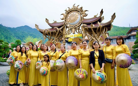 Sun World Ba Na Hills tưng bừng đón hàng nghìn nhận định kèo nhà cái khách miền Trung - Tây Nguyên ngày đầu ưu đãi giá vé 350.000 VNĐ