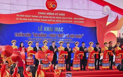 Khai mạc triển lãm “Đà Nẵng - Phát triển và keo nha cai 5 nhập”