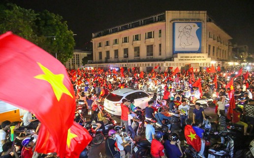 Hà Nội không thiếu địa điểm để có thể cổ vũ cho Đội tuyển Quốc gia Việt Nam mà vẫn có những màn selfie cực chất